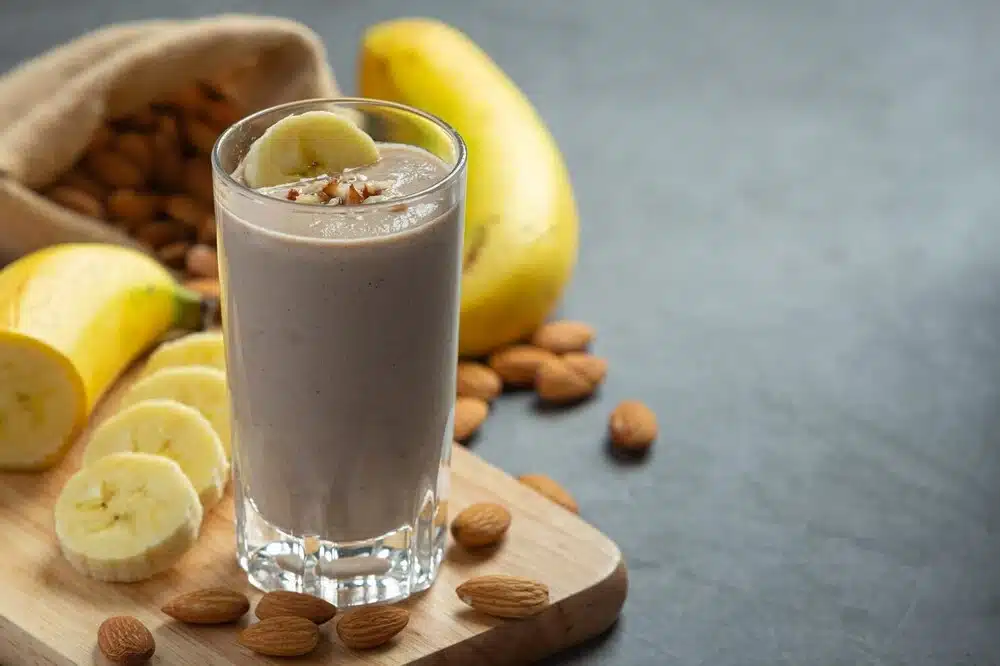 Banan och mandelmjölk protein shake recept